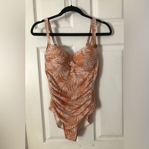 Brand New Womens Nip Tuck Swim
Size 4